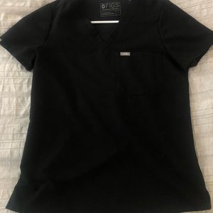 FIGS women’s Catarina scrub top in black